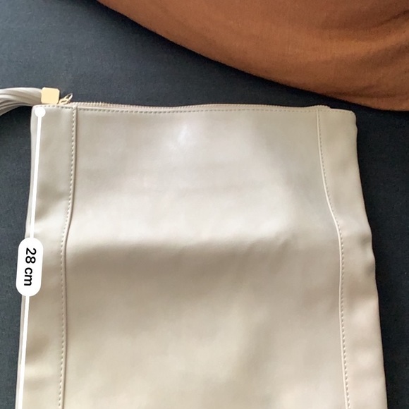 fold over clutch tassel zipper closure - Picture 8 of 8